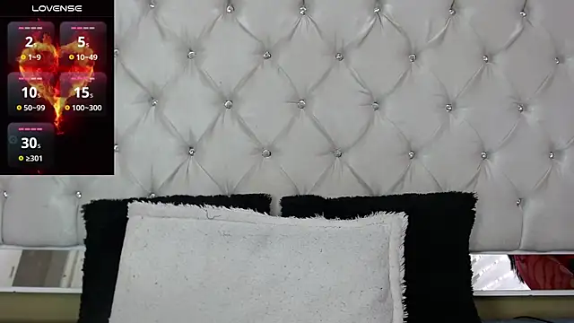 Snapshot of MistressNyx_ chatting on May 2026 03:42:02 PM MistressNyx online show from May 2026 03:42:02 PM