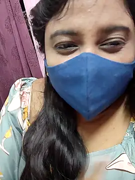 Tami-sonia online show from April 2026 07:22:02 PM