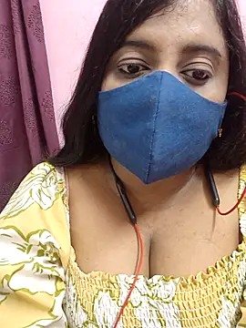 Tami-sonia online show from April 2026 06:35:01 PM