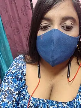 Tami-sonia online show from April 2026 06:37:01 PM