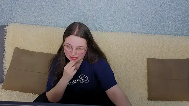 SofiDreamm online show from April 2026 08:23:01 PM