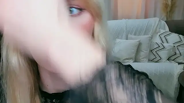 blonde  flirt online show from April 2026 08:20:02 AM