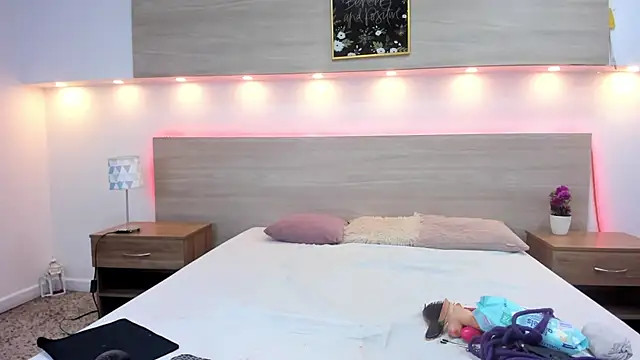 Ellaa honey online show from April 2026 01:12:02 PM