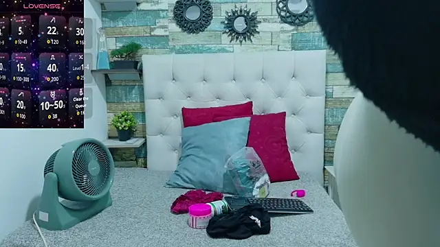 Skylernaomi online show from April 2026 01:05:02 PM