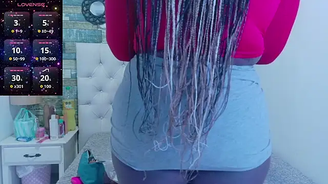 Skylernaomi online show from April 2026 01:15:01 PM