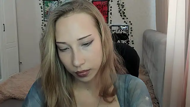 Snapshot of Emmarayder chatting on May 2026 11:05:01 AM Emmarayder online show from May 2026 11:05:01 AM