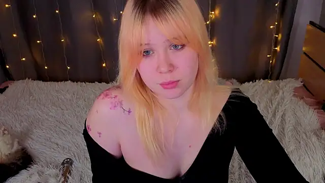 unburnedgirl online show from April 2026 06:10:01 PM