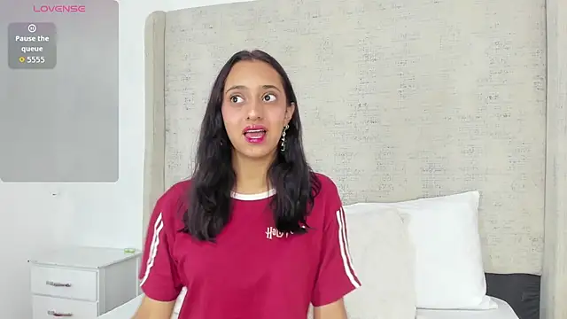 Charlotte Benette online show from April 2026 12:56:01 PM