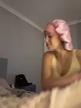 Goldenfairy online show from April 2026 01:19:01 AM