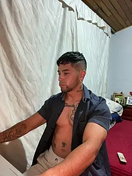 Snapshot of Sexmuscle17 chatting on June 2026 11:33:02 PM Sexmuscle17 online show from June 2026 11:33:02 PM
