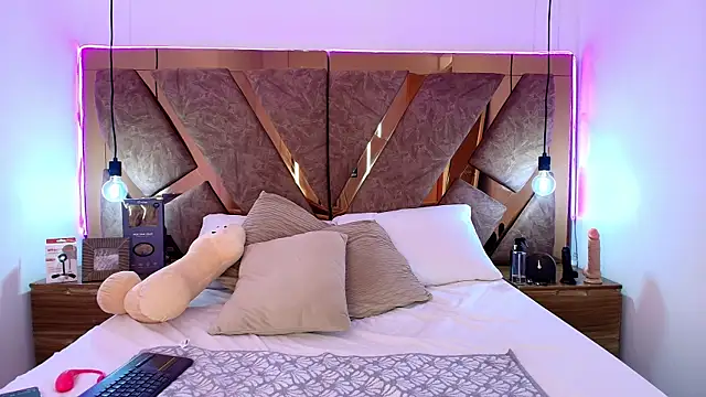 bella swwan  online show from April 2026 03:05:02 PM