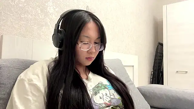 Feylinmay online show from April 2026 10:04:01 PM