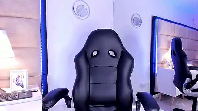 Adara Muller online show from April 2026 09:04:02 PM