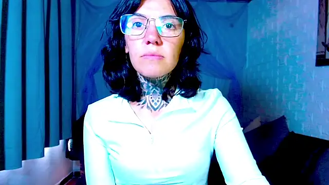 LannieGonzales online show from April 2026 06:38:01 PM