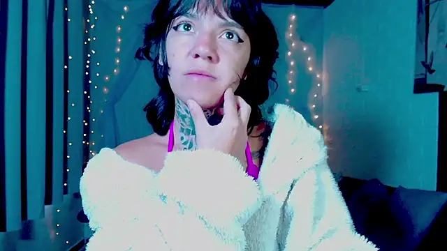 LannieGonzales online show from April 2026 12:05:02 PM