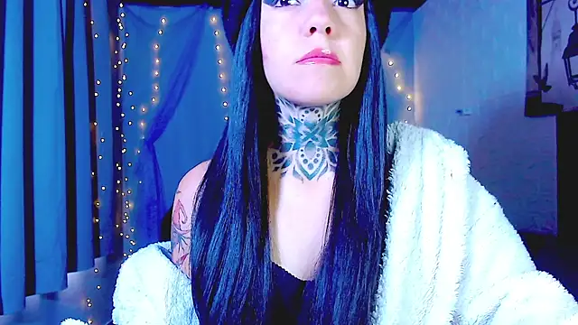 LannieGonzales online show from April 2026 01:01:02 PM