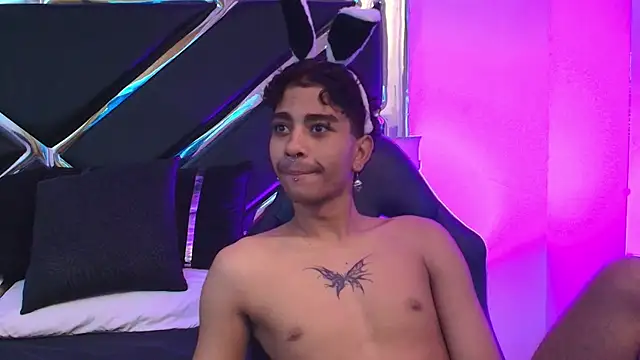 MiikeOthon online show from April 2026 04:34:01 AM