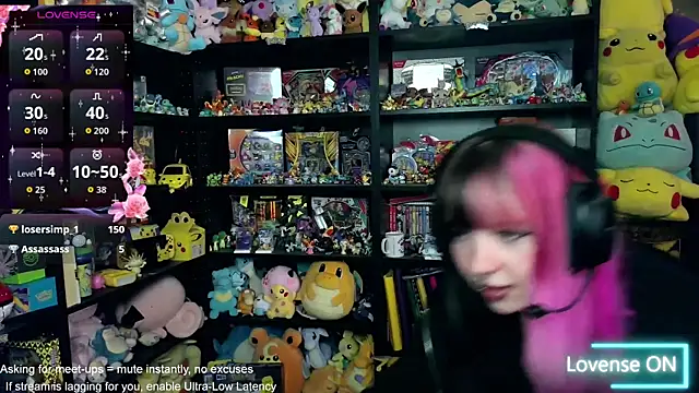 Snapshot of CutieTracer chatting on June 2026 03:05:01 PM CutieTracer online show from June 2026 03:05:01 PM