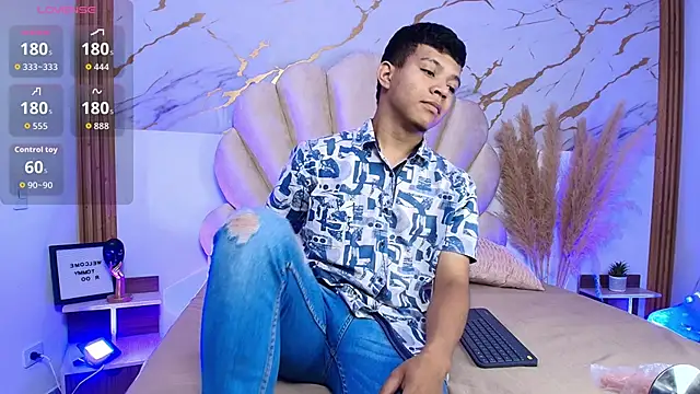 Miaa Hero online show from April 2026 07:23:02 PM