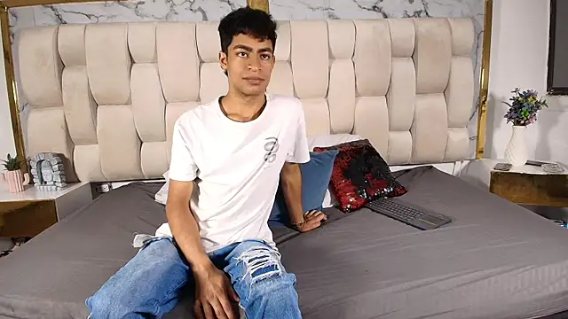 LuckandSamuel online show from April 2026 02:55:01 AM