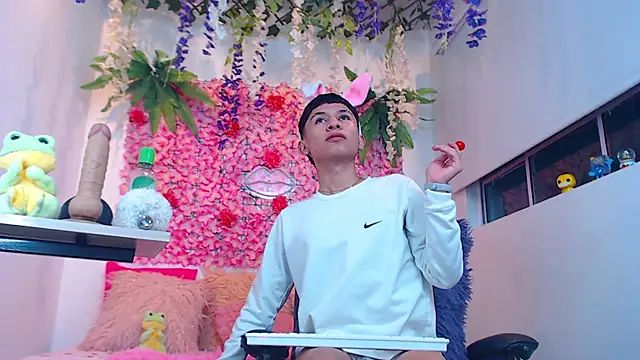 Thiagorincon22 online show from April 2026 02:53:01 AM