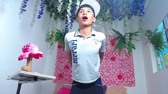 Thiagorincon22 online show from April 2026 09:37:02 PM