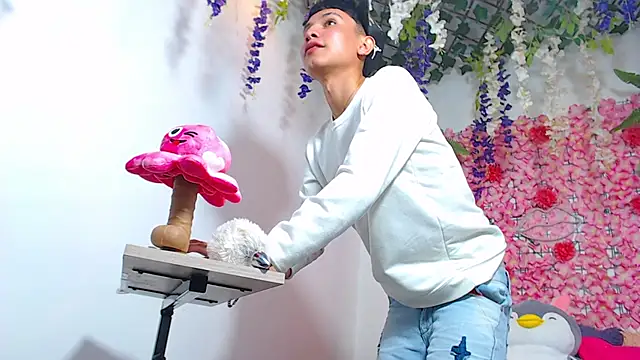 Thiagorincon22 online show from April 2026 07:30:02 PM