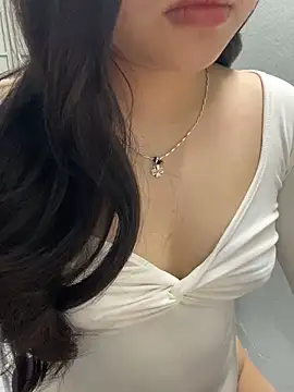 Rosecute11 online show from April 2026 05:28:01 PM