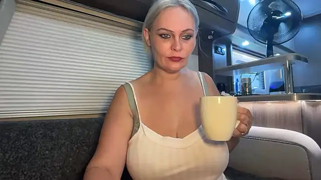 Snapshot of BustySwingingSlut chatting on June 2026 09:15:01 AM BustySwingingSlut online show from June 2026 09:15:01 AM