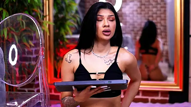 SpicyLeyla online show from April 2026 06:12:01 PM