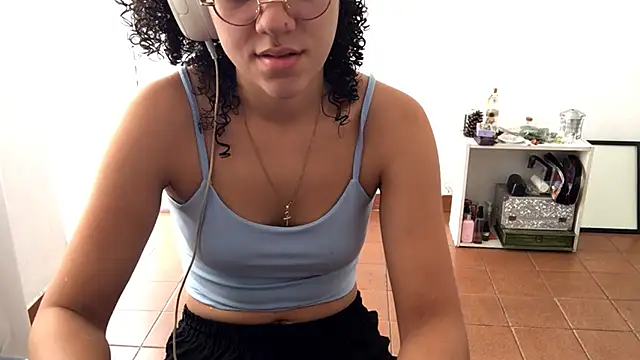 petitecurlybrunette online show from April 2026 02:48:02 PM