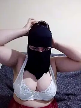 Queen Lola online show from April 2026 08:17:01 PM