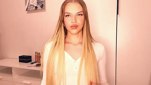 LeoniaRinard online show from April 2026 06:10:01 PM