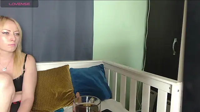 leilahotX online show from April 2026 04:55:01 PM