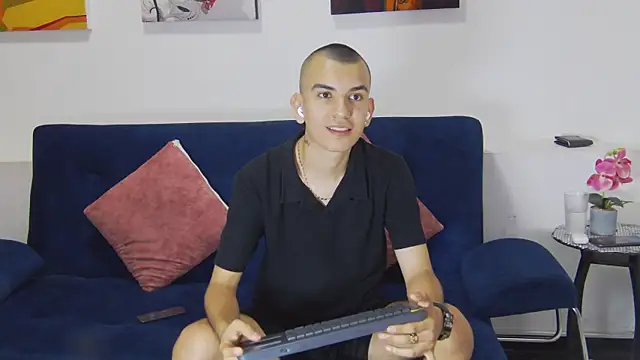 Rowan Cley online show from April 2026 07:47:02 PM