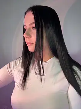 L0LA XO online show from April 2026 01:38:01 PM