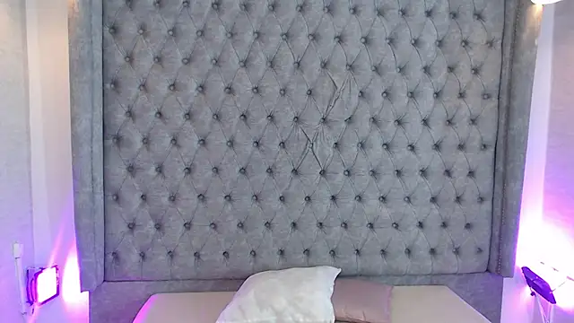 Gyal Smith online show from April 2026 03:33:01 AM