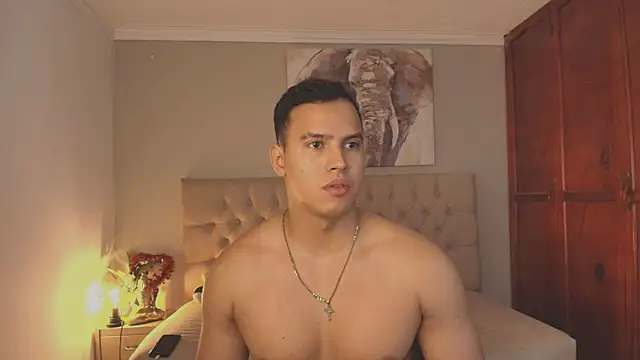 Maxi and Ares online show from April 2026 10:12:02 PM