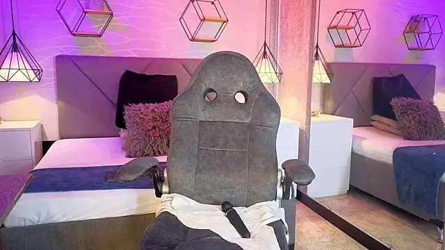 lhiamfitt10 online show from April 2026 09:39:33 PM