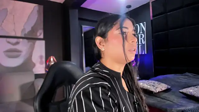 ValkaRouse online show from April 2026 08:21:01 PM