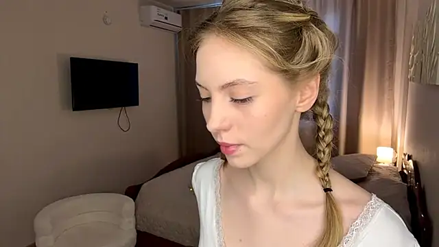 SofiaVelour online show from April 2026 06:33:01 AM