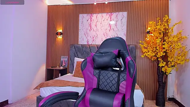 Vi zzy online show from April 2026 06:48:02 PM