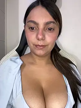 SOFIA BRIZZ online show from April 2026 08:04:02 AM