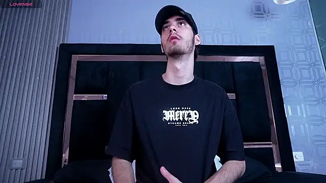 Enzo Crown online show from April 2026 07:16:01 PM