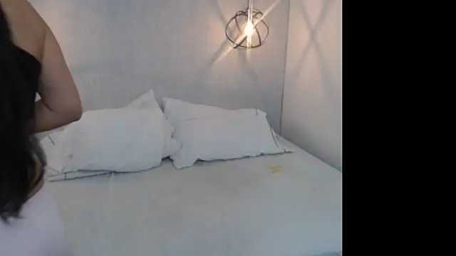 Danielaamber online show from April 2026 07:27:01 PM