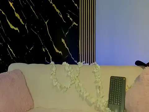 Kira queeen online show from April 2026 10:49:01 PM