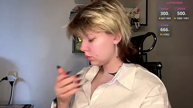 MadalynNosel online show from April 2026 07:09:01 AM