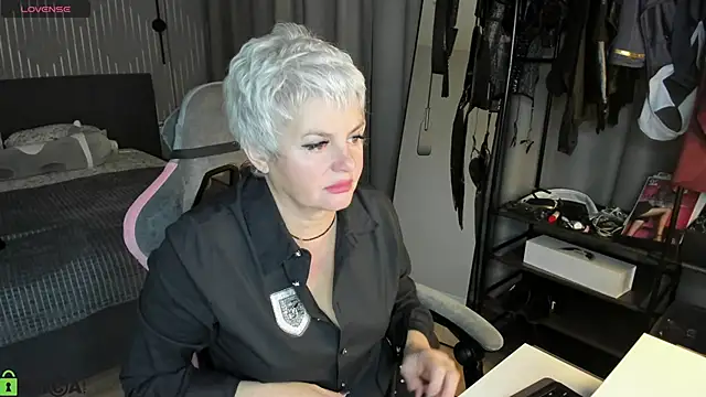 Linda Zef1r online show from April 2026 01:16:02 AM