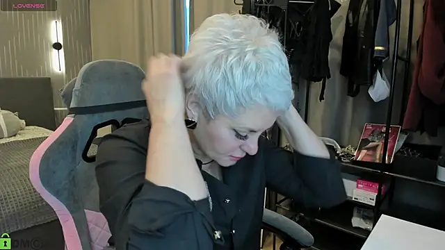 Linda Zef1r online show from April 2026 01:08:01 AM