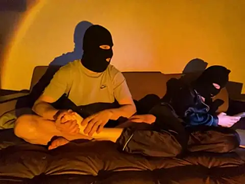 PamelaCouple  online show from April 2026 05:00:01 PM